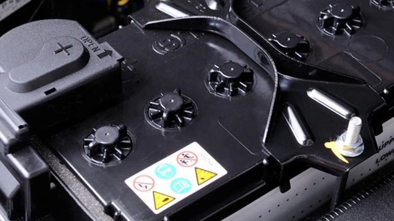 7 علت خالی شدن باتری ماشین + راهکارهای پیشنهادی